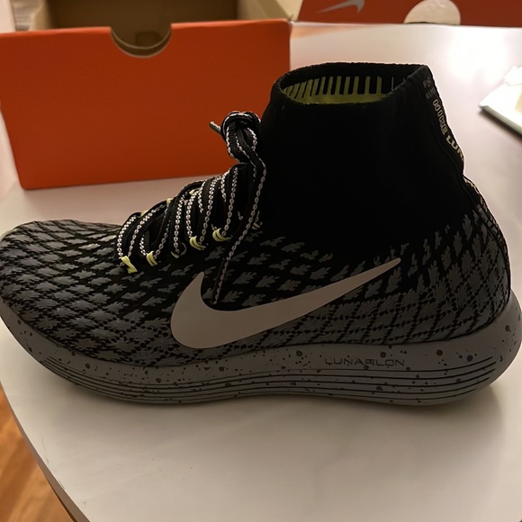 Nike LunarEpic Flyknit Shield Black Metalic Silver Shoes slightly used - Picture 3 of 7